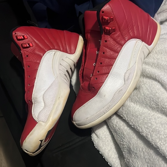 Jordan’s retro 12s used a few minor scuff as u see on pic - Picture 2 of 11